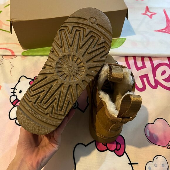 UGG Platform Chelsea Boots - Picture 8 of 8